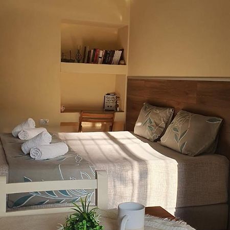 Alle'S M Shyri Studio Apartment Tirana Buitenkant foto