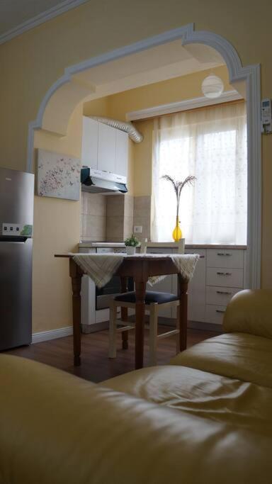 Alle'S M Shyri Studio Apartment Tirana Buitenkant foto