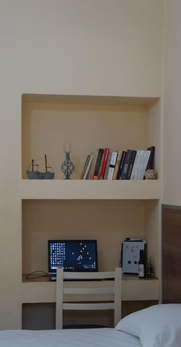 Alle'S M Shyri Studio Apartment Tirana Buitenkant foto