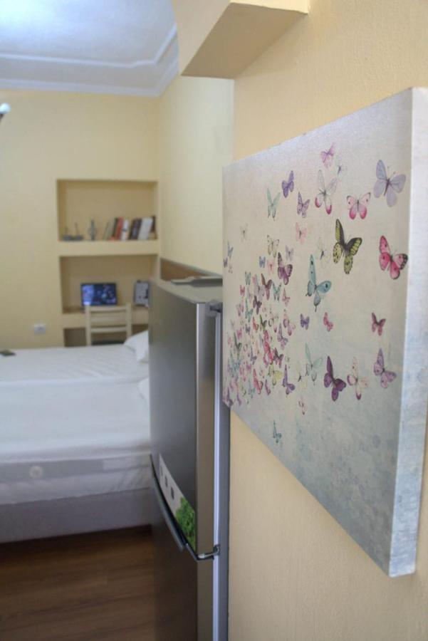Alle'S M Shyri Studio Apartment Tirana Buitenkant foto