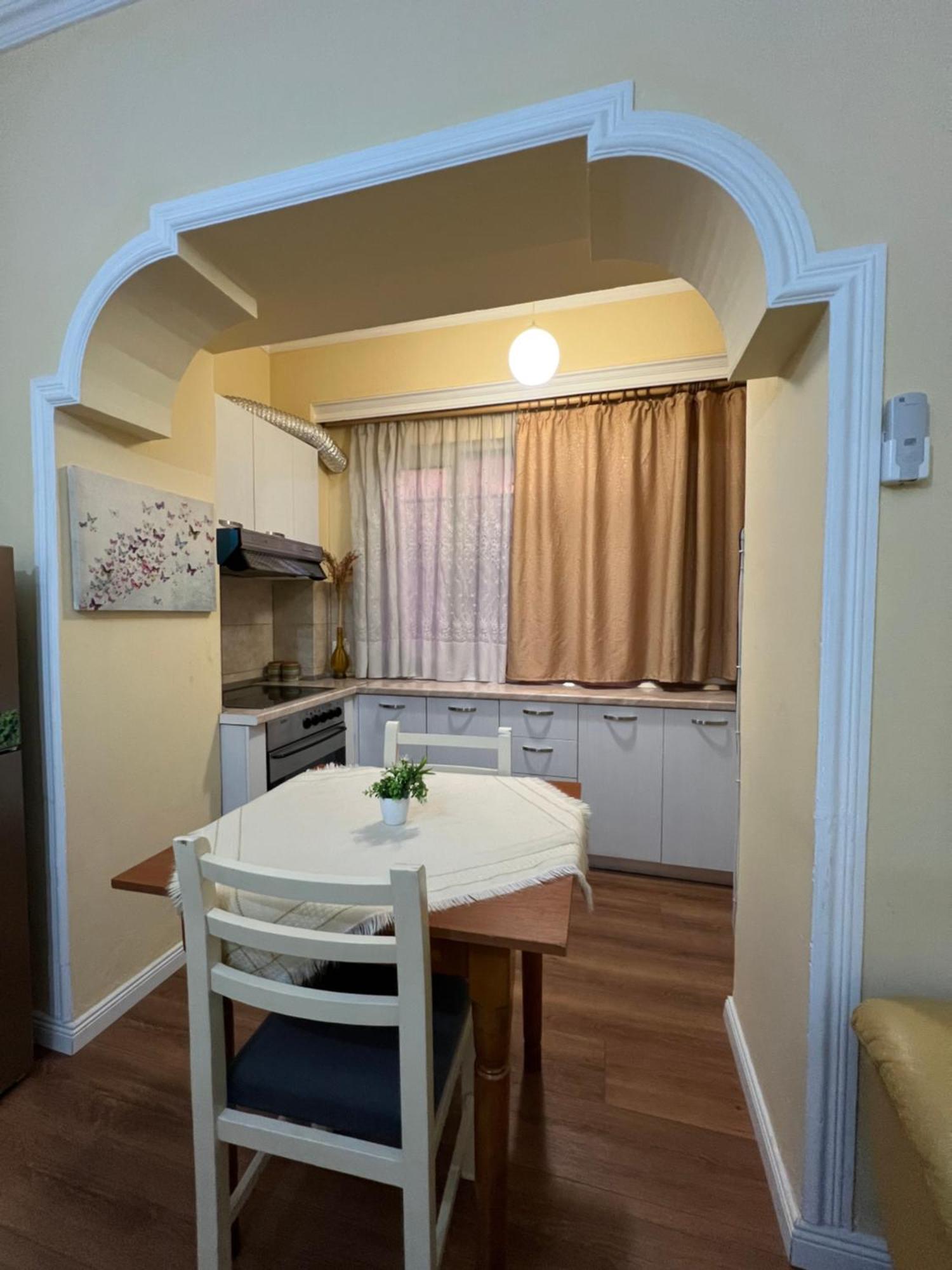 Alle'S M Shyri Studio Apartment Tirana Buitenkant foto